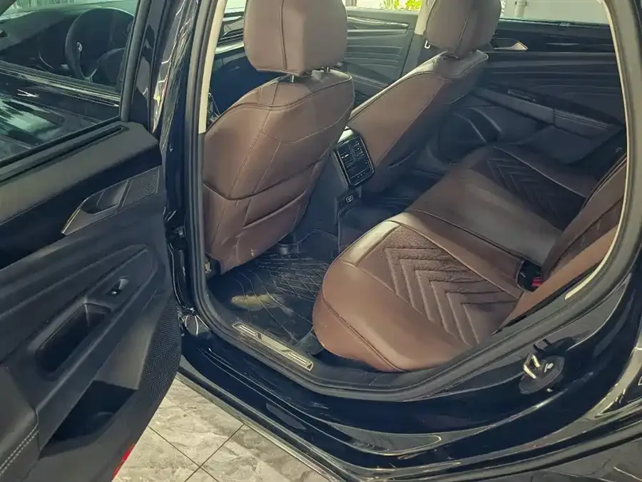 Volkswagen Passat Passat 2023 330TSI Starry Sky Deluxe Edition 2023 — миниатюра 4