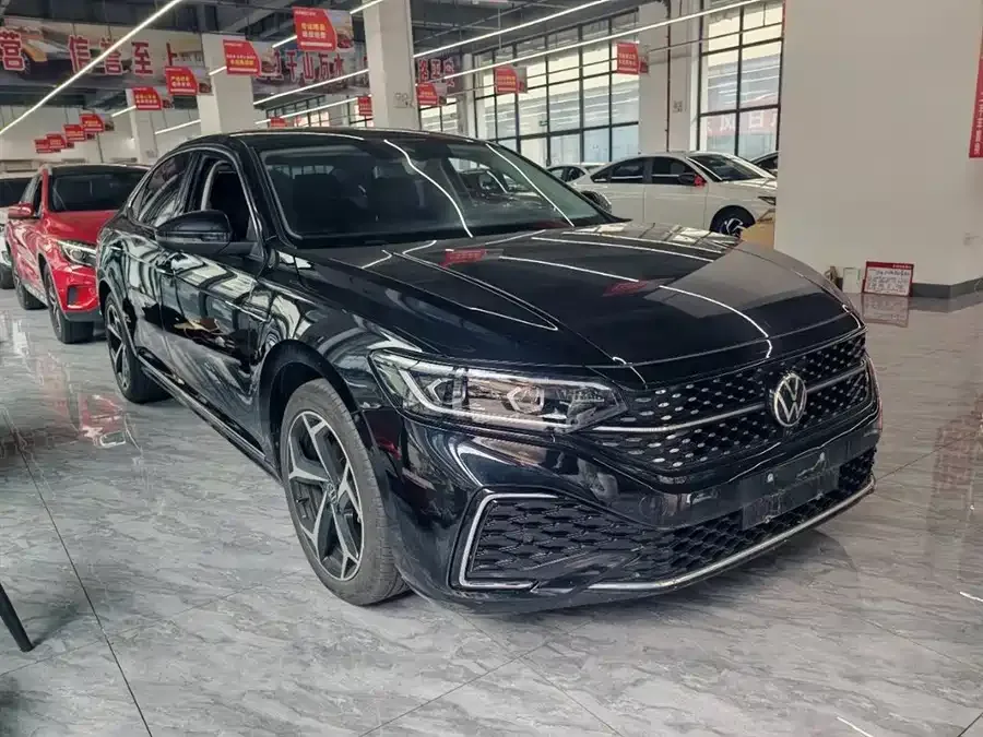 Volkswagen Passat Passat 2023 330TSI Starry Sky Deluxe Edition 2023 — фото 1, купить с доставкой в Москву