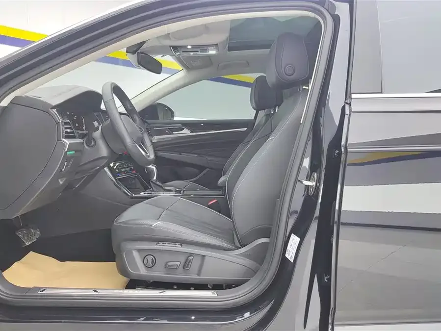 Volkswagen Passat Passat 2023 facelift 330TSI luxury version 2023 — миниатюра 3