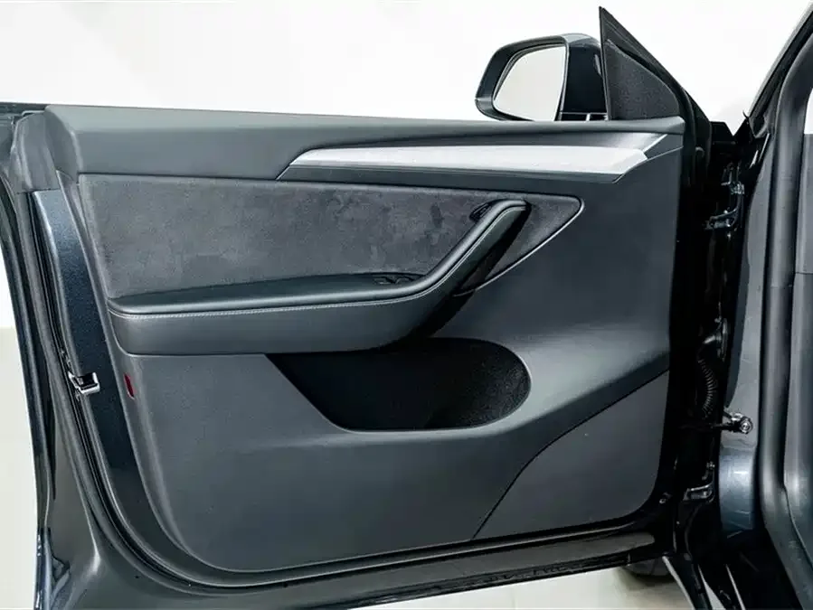 Tesla Model Y Model Y 2024 rear-wheel drive version 2024 — миниатюра 5