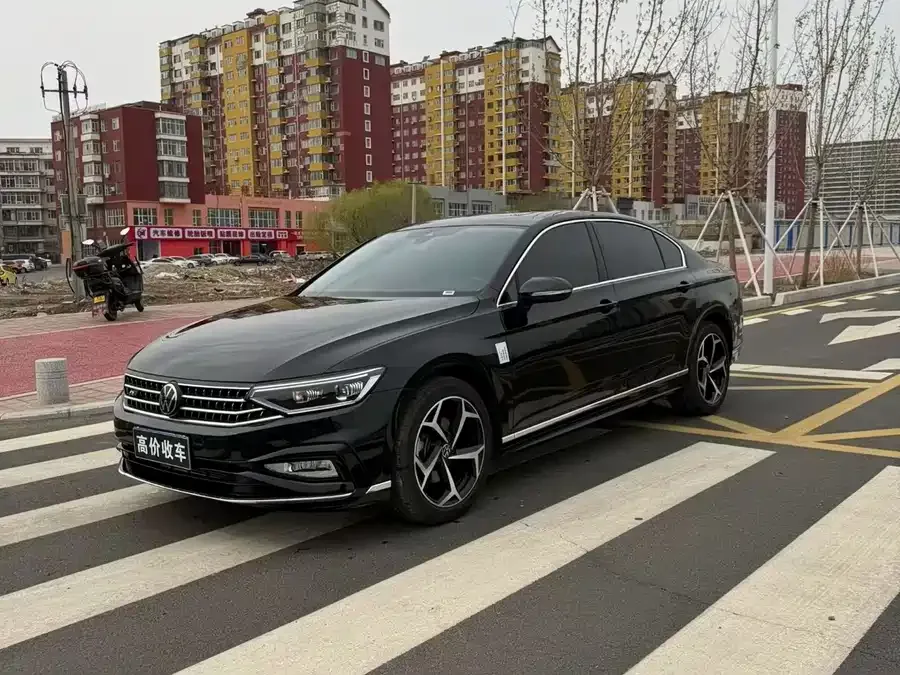 Volkswagen Magotan Magotan 2025 facelift model 330TSI DSG luxury model 2025 — фото 1, купить с доставкой в Москву