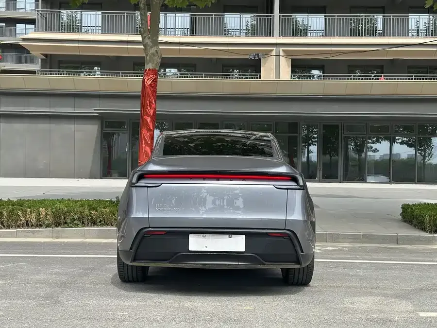 Tesla Model Y Model Y 2026 Long Range Rear-Wheel Drive 2026 — миниатюра 2