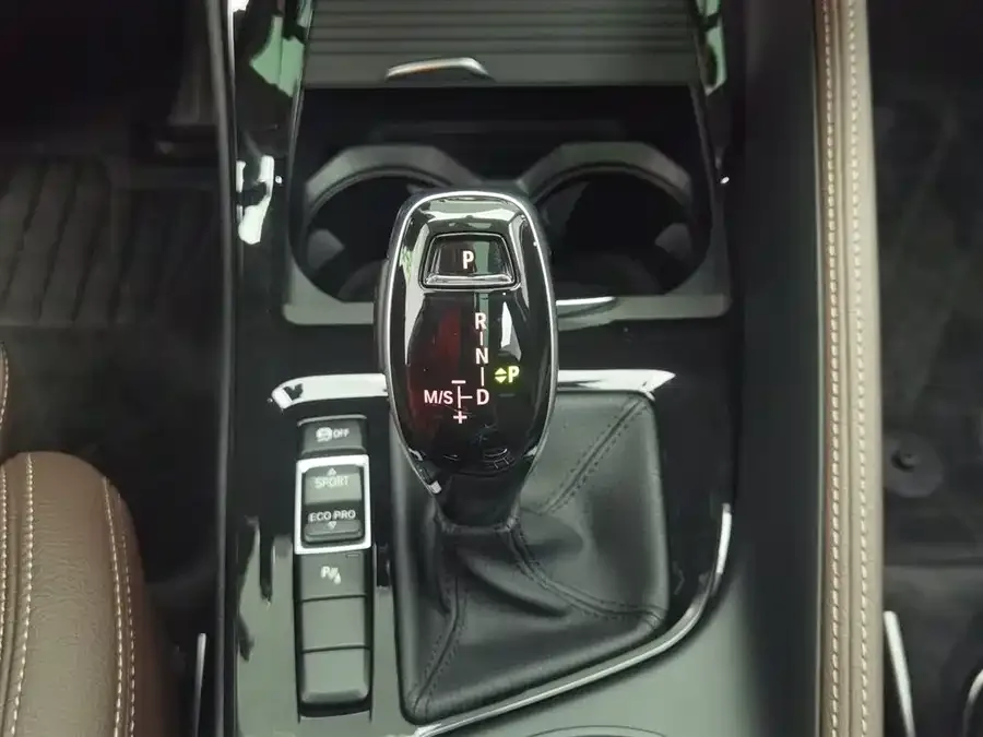 BMW X1 2022 sDrive20Li Exclusive Model 2023 — миниатюра 4