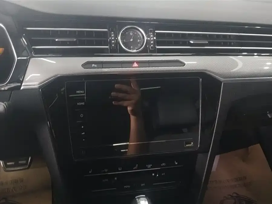 Volkswagen Magotan Magotan 2023 2 million commemorative edition 330TSI DSG leading model 2023 — миниатюра 4
