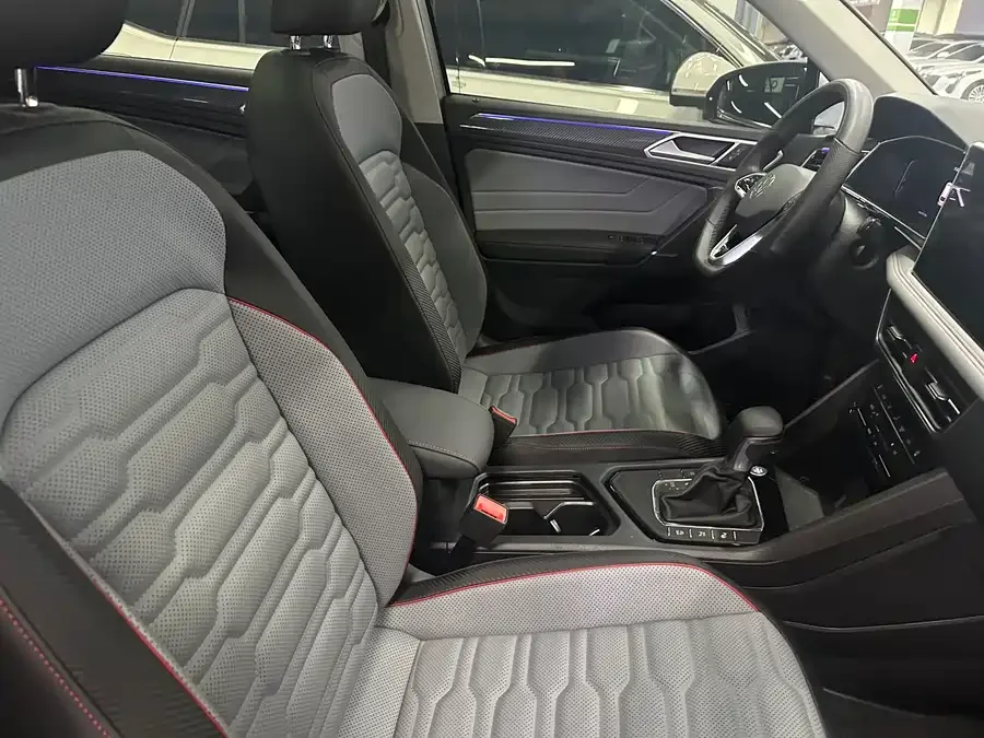 Volkswagen Tiguan L Tiguan L 2022 330TSI Automatic 2WD R-Line Flagship Edition 2022 — миниатюра 2