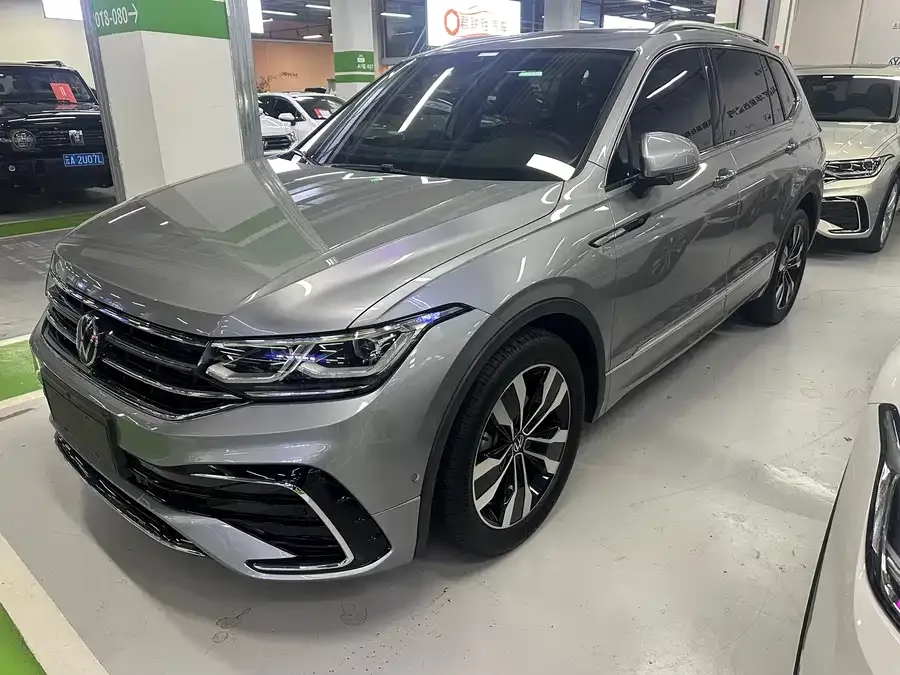 Volkswagen Tiguan L Tiguan L 2022 330TSI Automatic 2WD R-Line Flagship Edition 2022 — фото 1, купить с доставкой в Москву