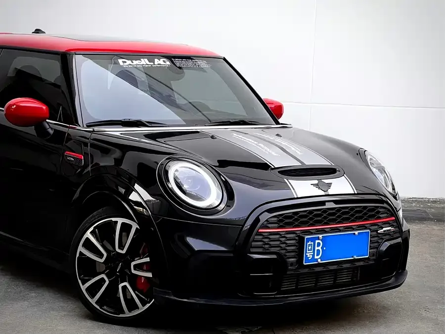 MINI JCW MINI JCW 2023 2.0T JOHN COOPER WORKS ALL-IN 2023 — миниатюра 4