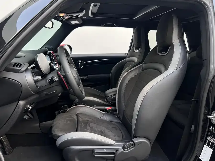MINI JCW MINI JCW 2023 2.0T JOHN COOPER WORKS ALL-IN 2023 — миниатюра 5