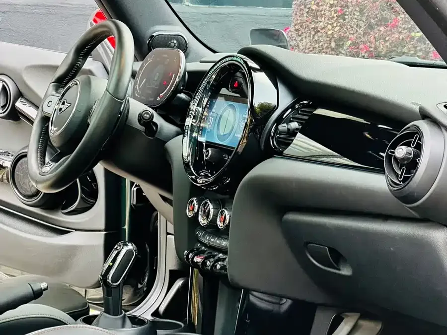 MINI JCW MINI JCW 2022 2.0T JOHN COOPER WORKS ALL-IN 2022 — миниатюра 4