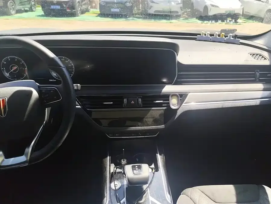 Hongqi HS5 Hongqi HS5 2022 facelift 2.0T Zhilian Qixiang Edition 2022 — миниатюра 4