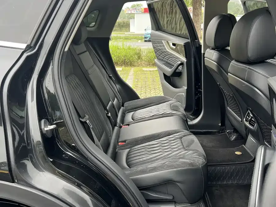 Hongqi HS5 Hongqi HS5 2022 facelift 2.0T Zhilian Qiling four-wheel drive version 2022 — миниатюра 3