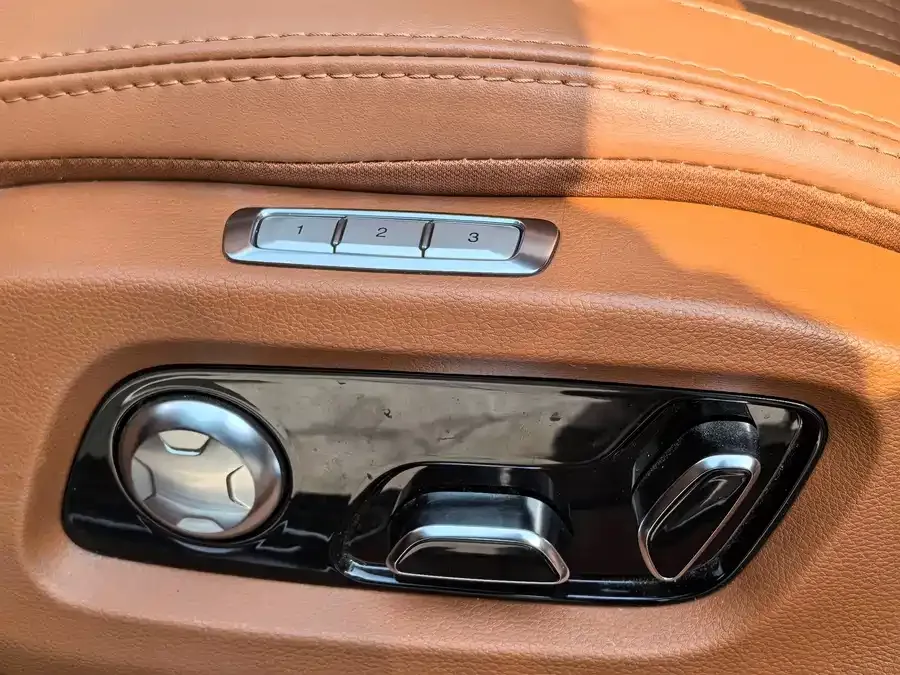 Hongqi H9 Hongqi H9 2022 2.0T Zhilian Qiyue Edition 2022 — миниатюра 3