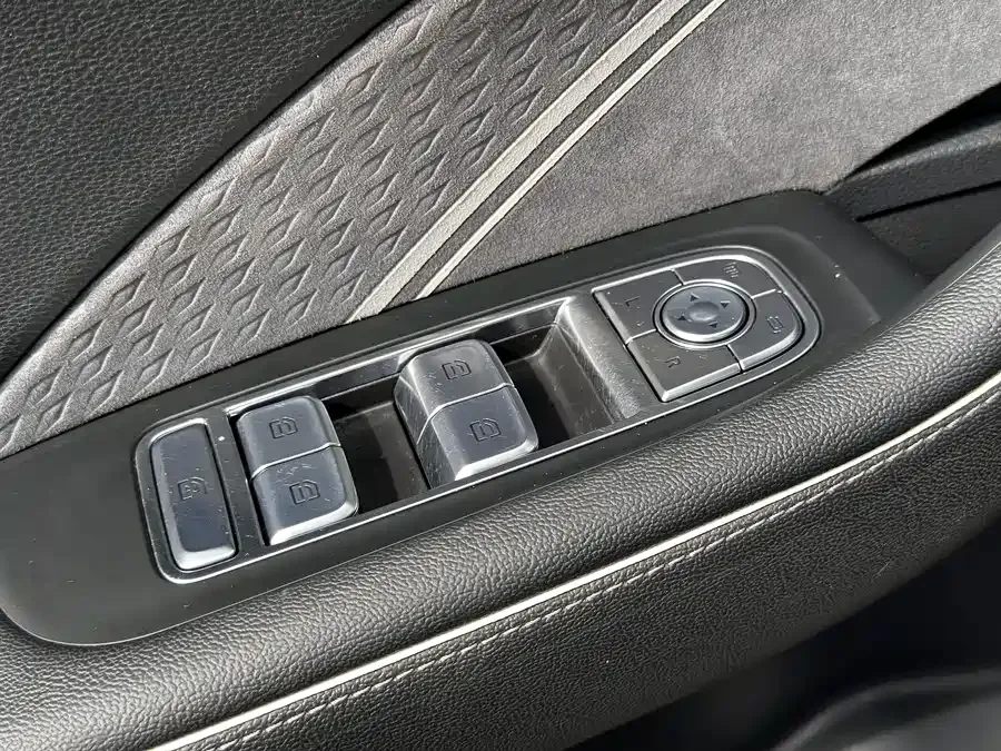 Hongqi H6 Hongqi H6 2023 2.0T Luxury Edition 2023 — миниатюра 4