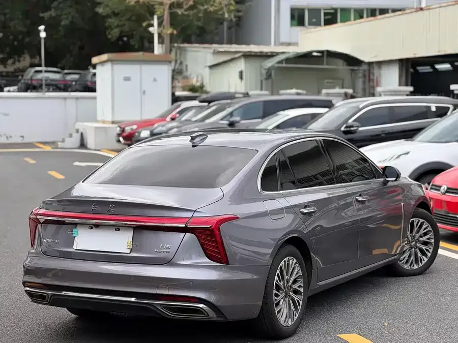 Hongqi H5 Hongqi H5 2023 1.5T HEV Zhilian Flagship Edition 2022 — миниатюра 3