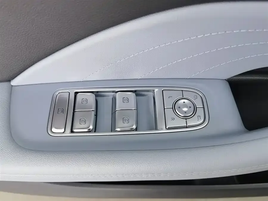 Hongqi H5 PHEV Hongqi H5 PHEV 2025 170 Super Hybrid Edition 2025 — миниатюра 3