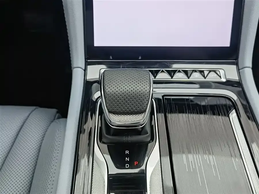 Hongqi H5 PHEV Hongqi H5 PHEV 2025 170 Super Hybrid Edition 2025 — миниатюра 4