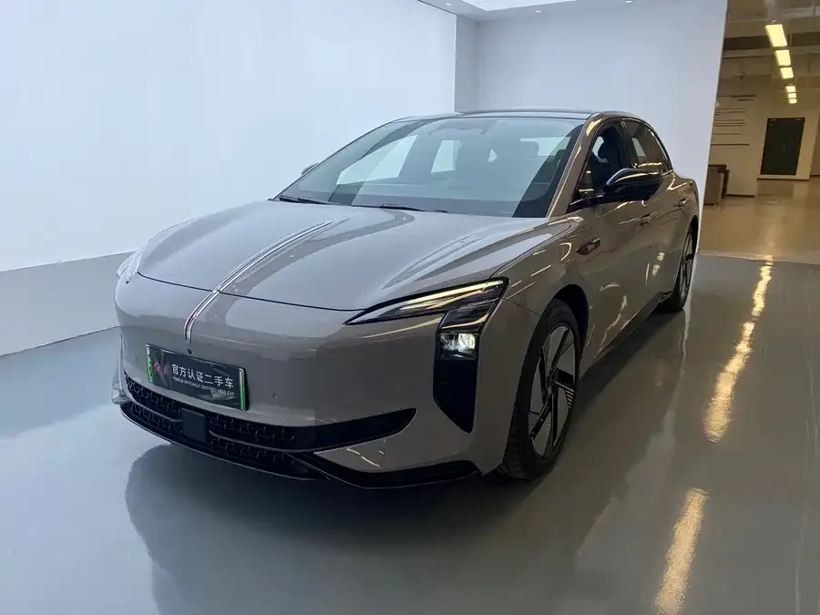 Hongqi EH7 2025