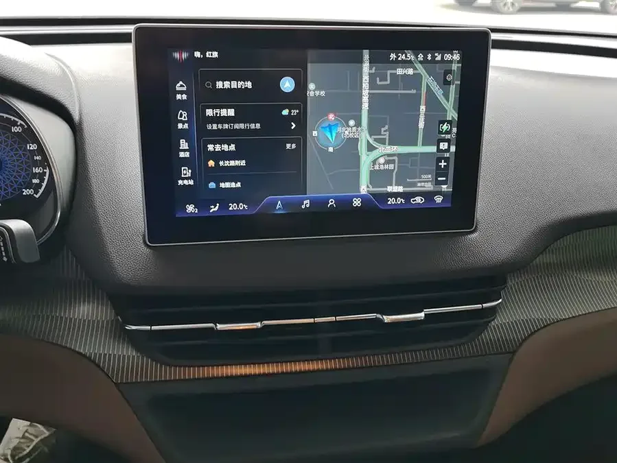 Hongqi E-QM5 Hongqi E-QM5 2022 431km Charging Enjoyment Edition 2023 — миниатюра 4