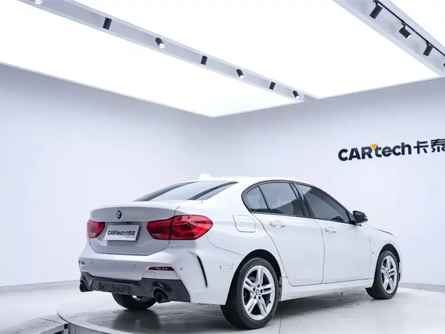 BMW 1 Series BMW 1 Series 2022 120i M Sport Night Edition 2023 — миниатюра 3