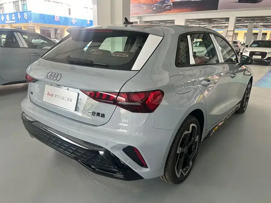 Audi A3 2026 Sportback 35TFSI Flying Spur Luxury Edition 2026 — миниатюра 2
