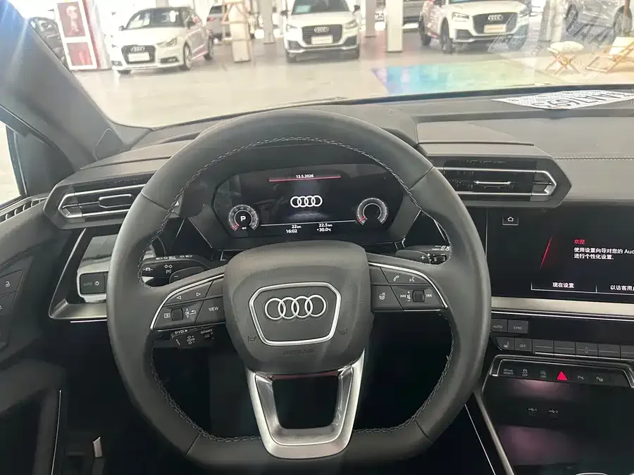 Audi A3 2026 Sportback 35TFSI Flying Spur Luxury Edition 2026 — миниатюра 3