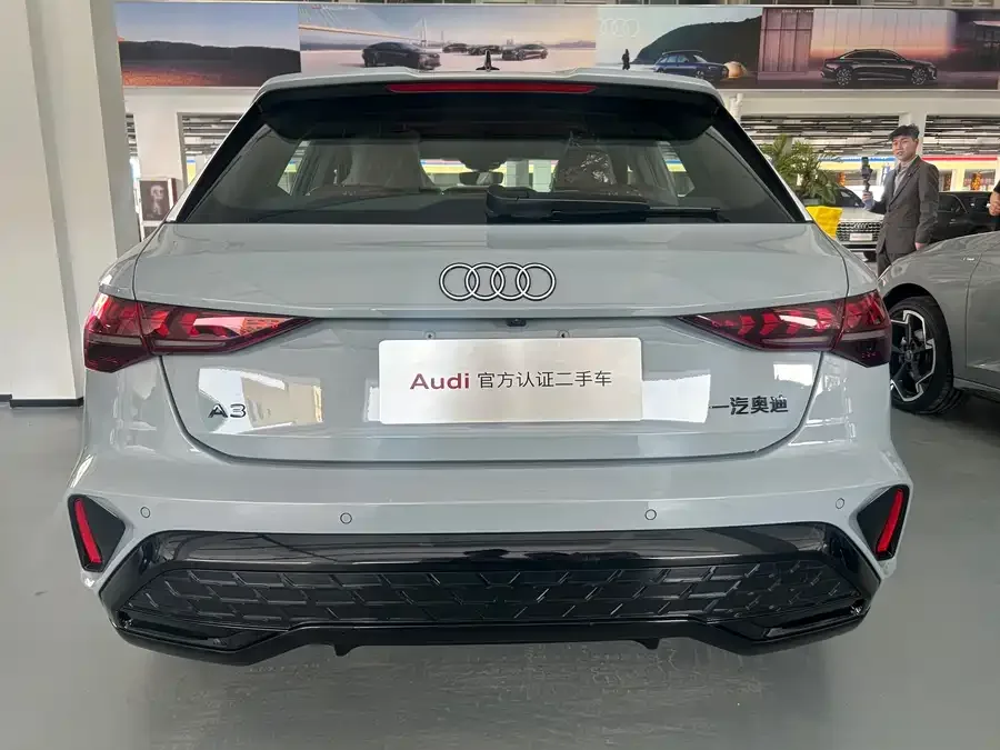Audi A3 2026 Sportback 35TFSI Flying Spur Luxury Edition 2026 — миниатюра 4