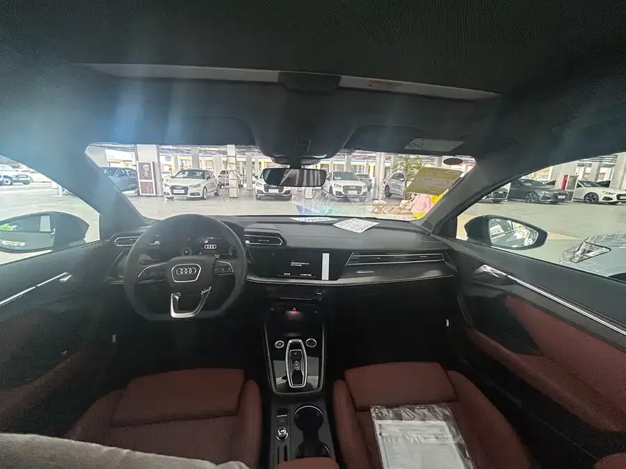 Audi A3 2026 Sportback 35TFSI Flying Spur Luxury Edition 2026 — миниатюра 5