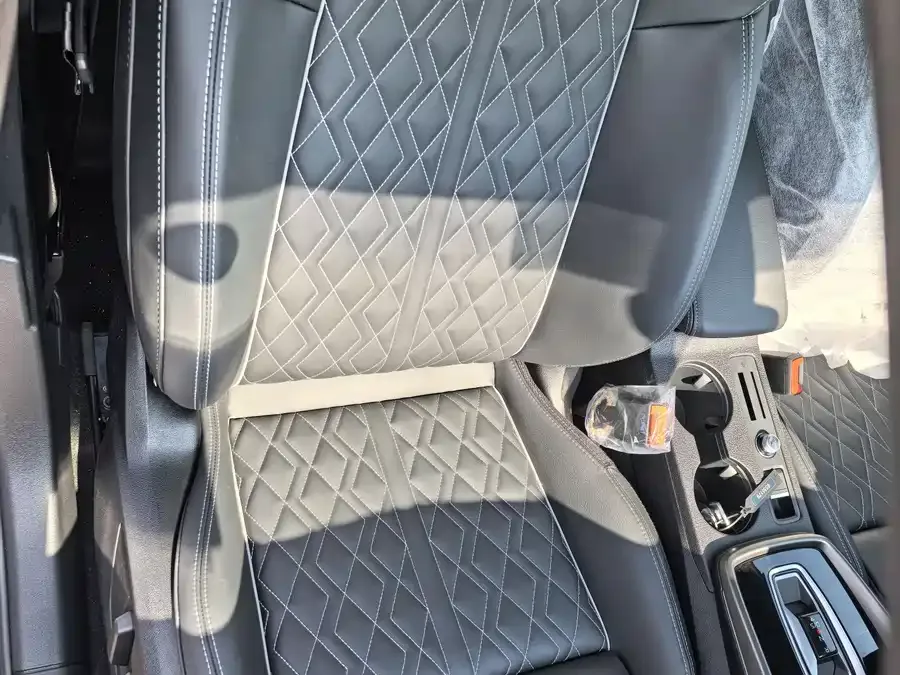 Audi A3 2025 Sportback 35TFSI Flying Spur Premium Edition 2026 — миниатюра 5