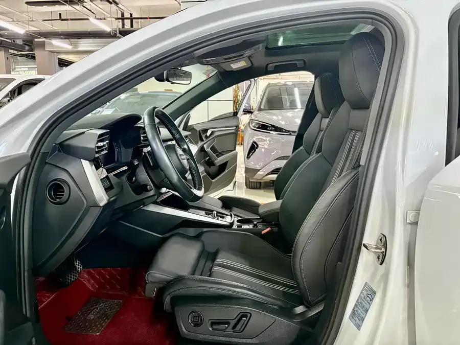 Audi A3 2022 Sportback 35 TFSI stylish and sporty 2022 — миниатюра 4