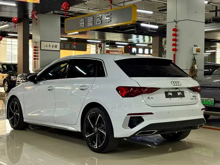 Audi A3 2022 Sportback 35 TFSI stylish and sporty 2022 — миниатюра 5