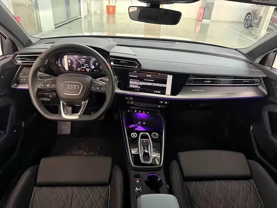 Audi A3 2026 A3L Limousine 35TFSI Flying Spur Luxury Edition 2026 — миниатюра 3