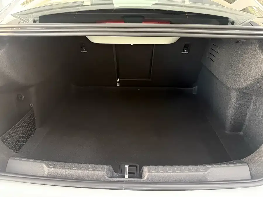 Audi A3 2026 A3L Limousine 35TFSI Flying Spur Luxury Edition 2026 — миниатюра 4