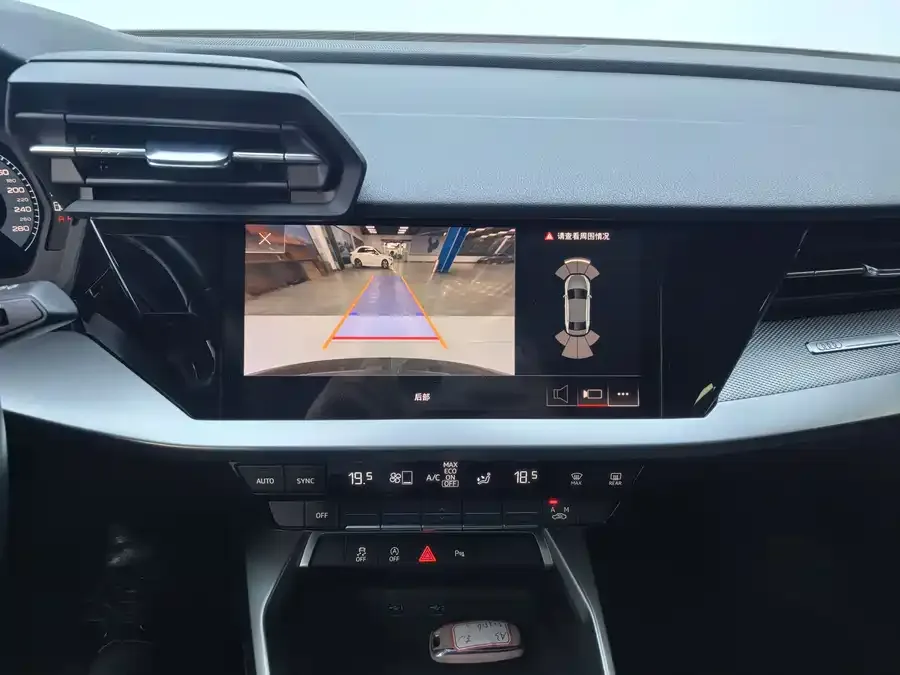 Audi A3 2023 A3L Limousine 35 TFSI Fashion Sports 2023 — миниатюра 3