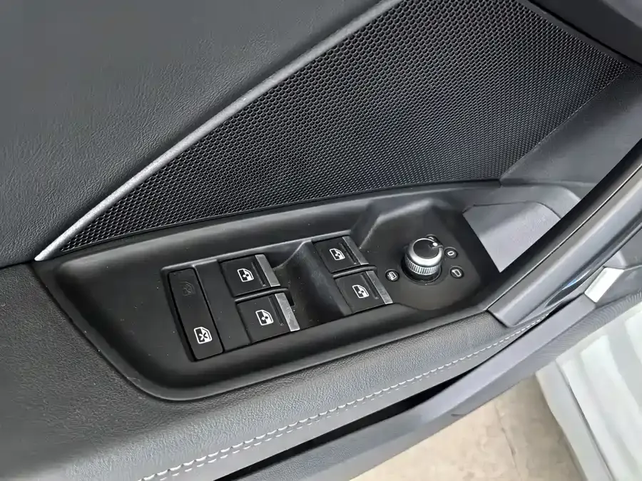 Audi A3 2025 Sportback 35TFSI Flying Spur Premium Edition 2025 — миниатюра 5