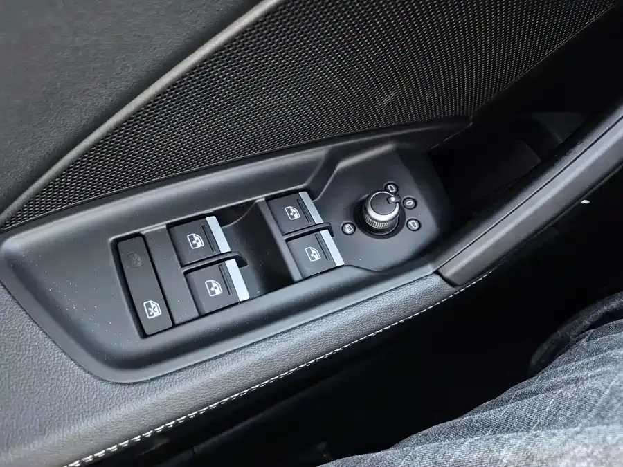 Audi A3 2026 A3L Limousine 35TFSI Flying Spur Enjoyment Edition 2026 — миниатюра 2
