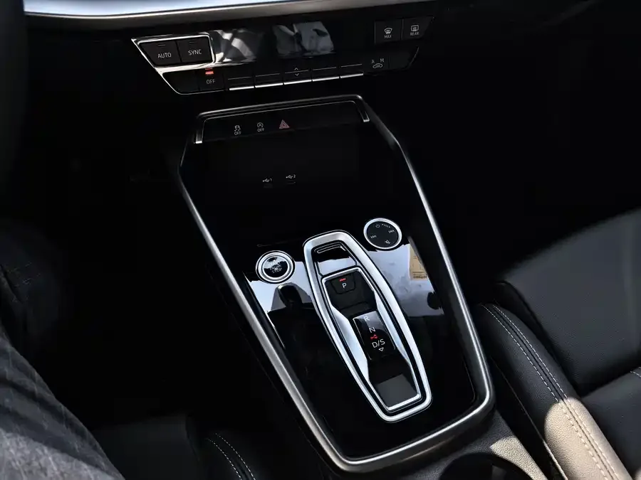 Audi A3 2026 A3L Limousine 35TFSI Flying Spur Enjoyment Edition 2026 — миниатюра 3