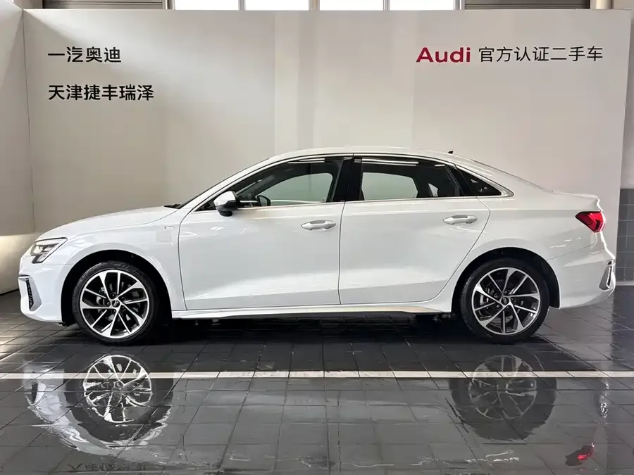 Audi A3 2024 A3L Limousine 35 TFSI aggressive and sporty 2024 — миниатюра 2