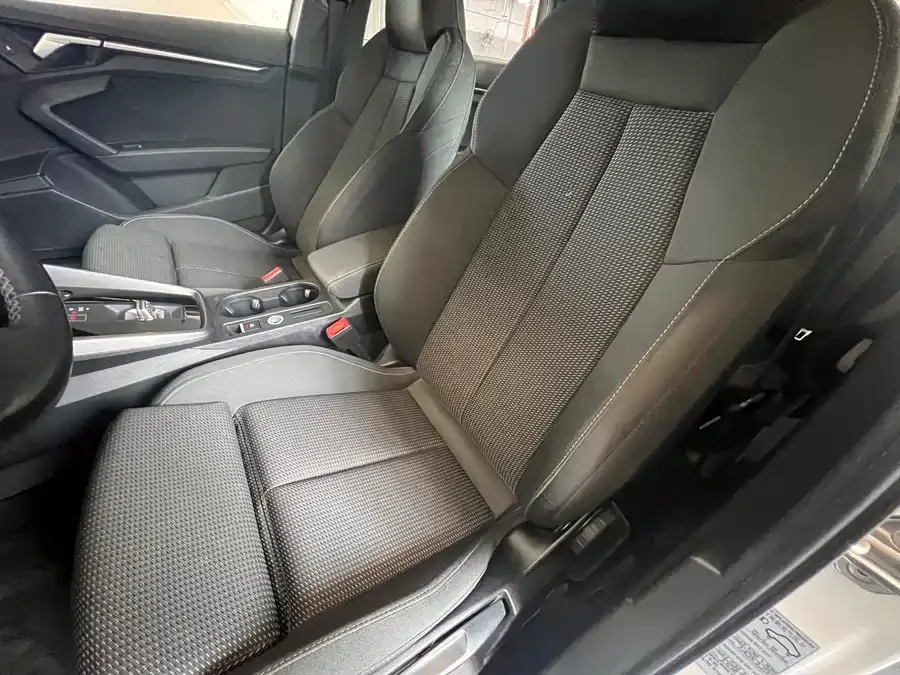 Audi A3 2024 A3L Limousine 35 TFSI aggressive and sporty 2024 — миниатюра 3
