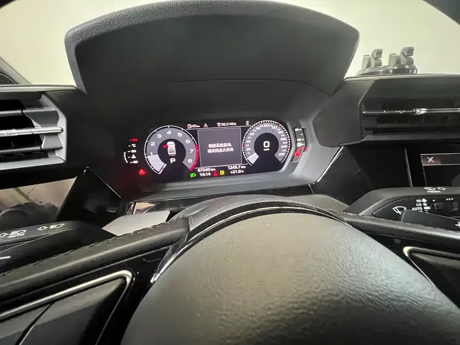 Audi A3 2024 A3L Limousine 35 TFSI aggressive and sporty 2024 — миниатюра 4