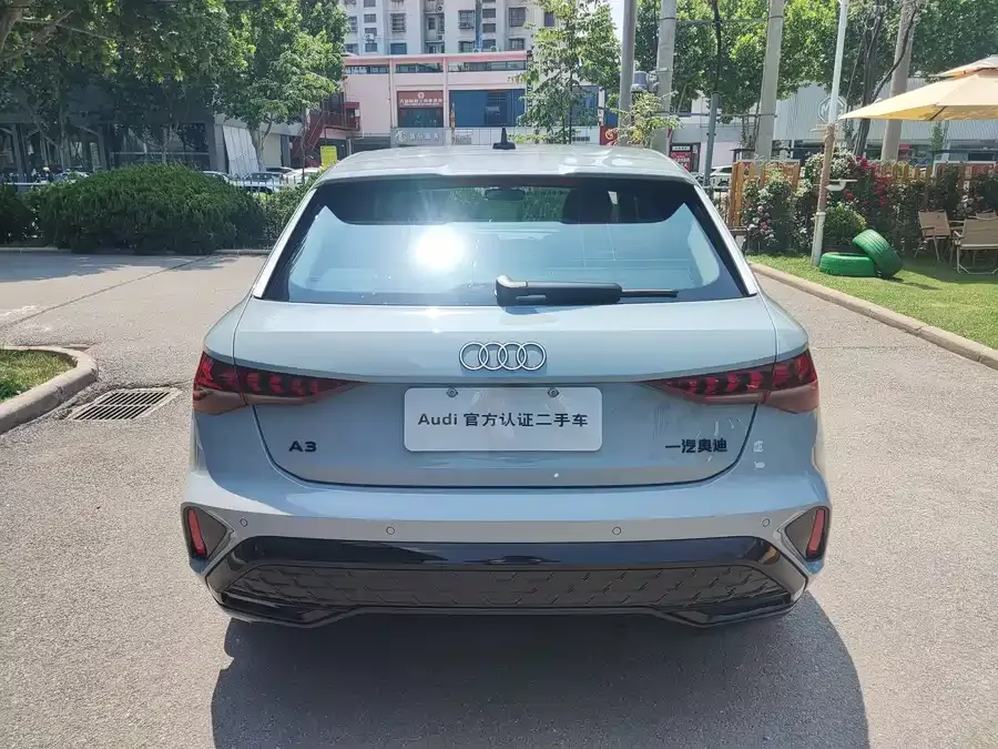 Audi A3 2026 Sportback 35TFSI Flying Spur Luxury Edition + Luxury Package 2026 — миниатюра 4