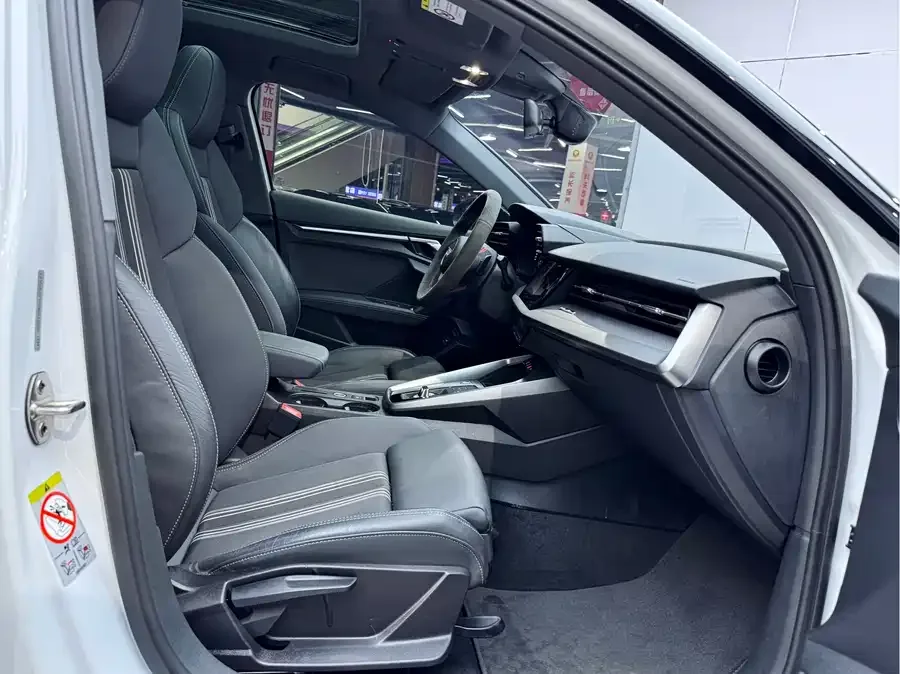 Audi A3 2022 Sportback 35 TFSI stylish and sporty 2023 — миниатюра 5