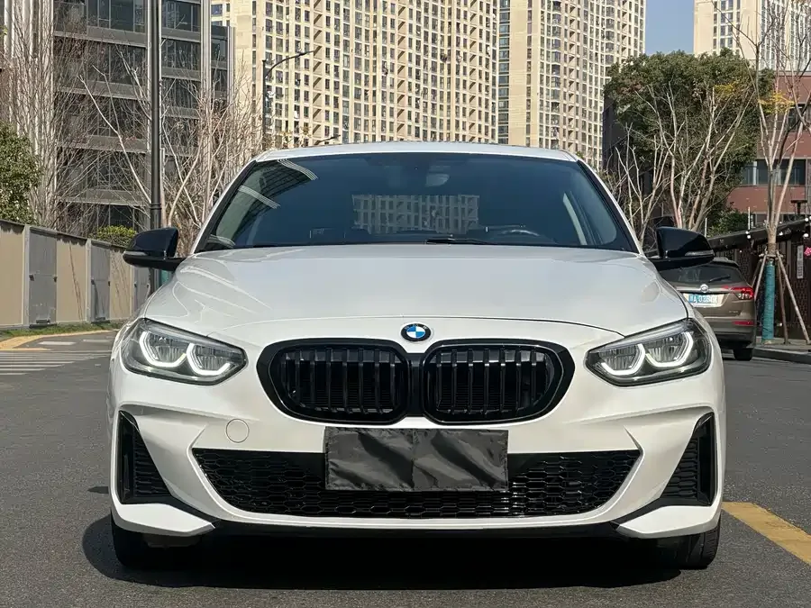 BMW 1 Series BMW 1 Series 2022 120i M Sport Night Edition 2022 — миниатюра 2
