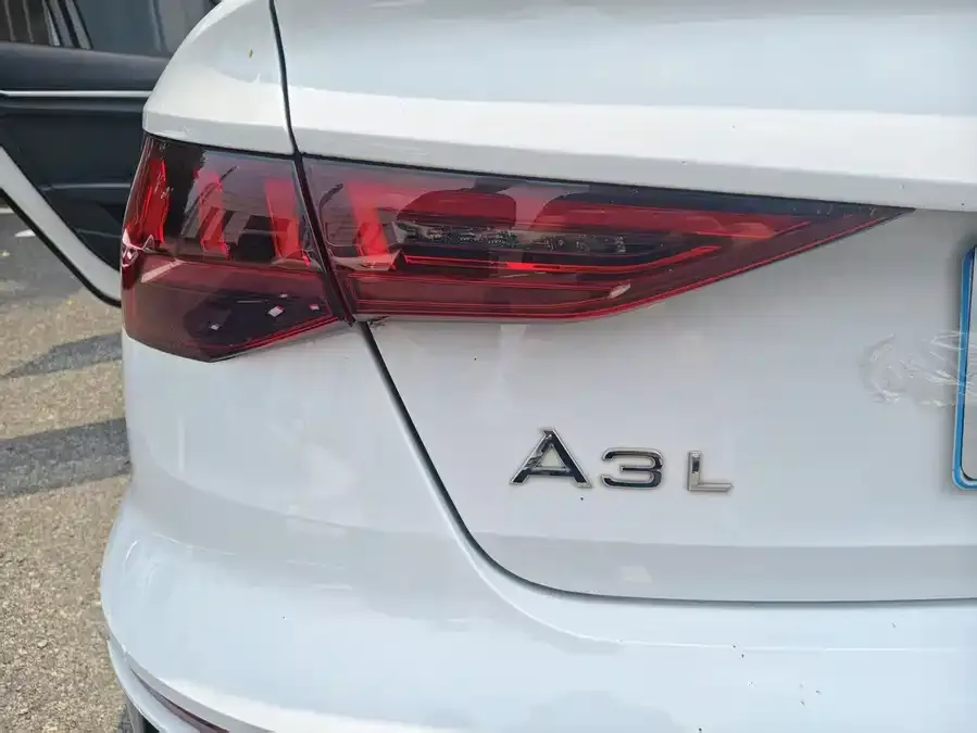 Audi A3 2022 A3L Limousine 35 TFSI aggressive and sporty 2022 — миниатюра 4