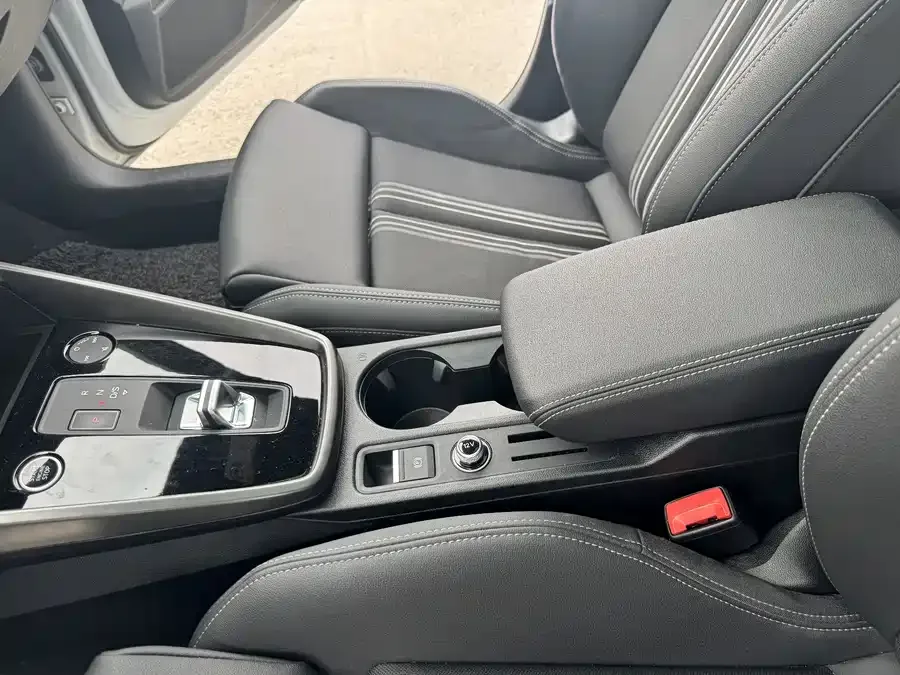 Audi A3 2024 A3L Limousine 35 TFSI Fashion Sports 2024 — миниатюра 5