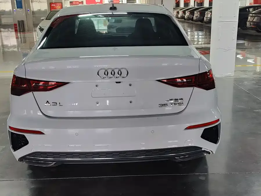 Audi A3 2023 facelift A3L Limousine 35 TFSI stylish and sporty 2024 — миниатюра 3