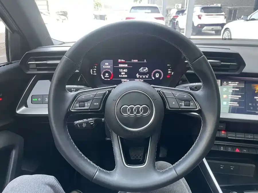 Audi A3 2023 Sportback 35 TFSI stylish and sporty 2023 — миниатюра 3