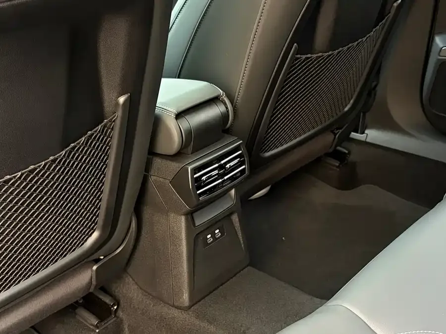 Audi A3 2025 A3L Limousine 35TFSI Flying Spur Premium Edition 2025 — миниатюра 3