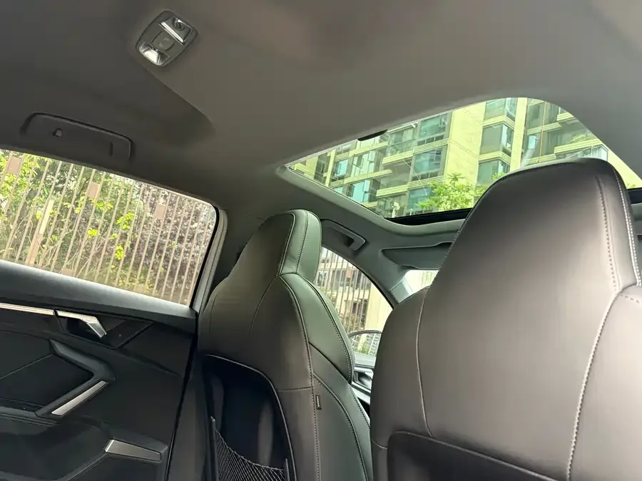Audi A3 2025 A3L Limousine 35TFSI Flying Spur Premium Edition 2025 — миниатюра 4