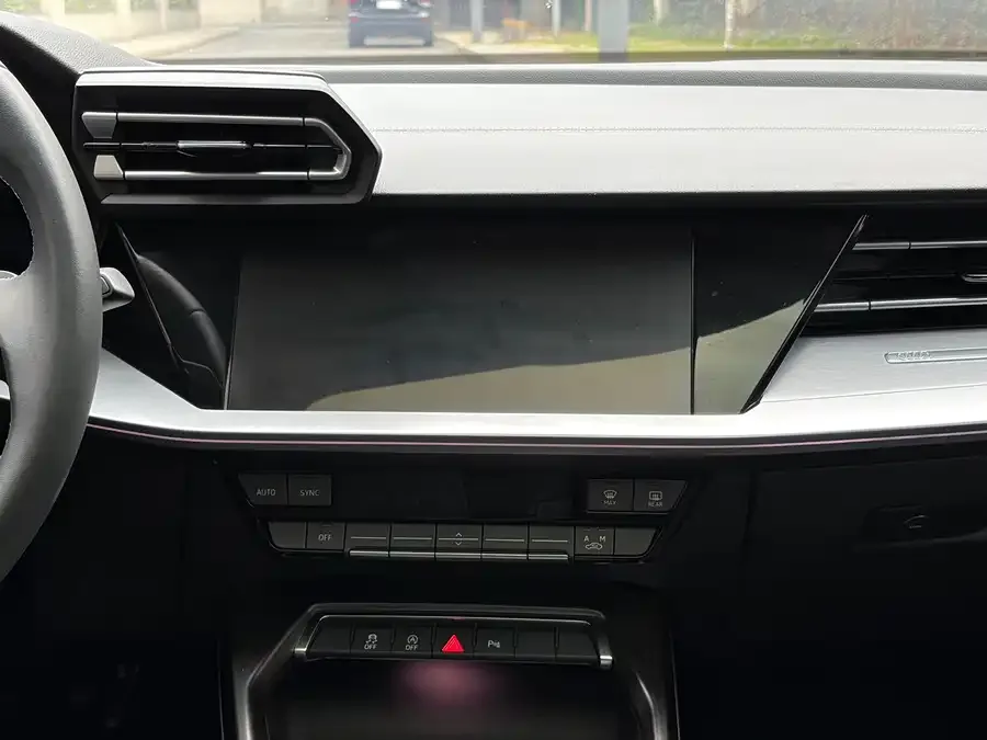 Audi A3 2025 A3L Limousine 35TFSI Flying Spur Premium Edition 2025 — миниатюра 5