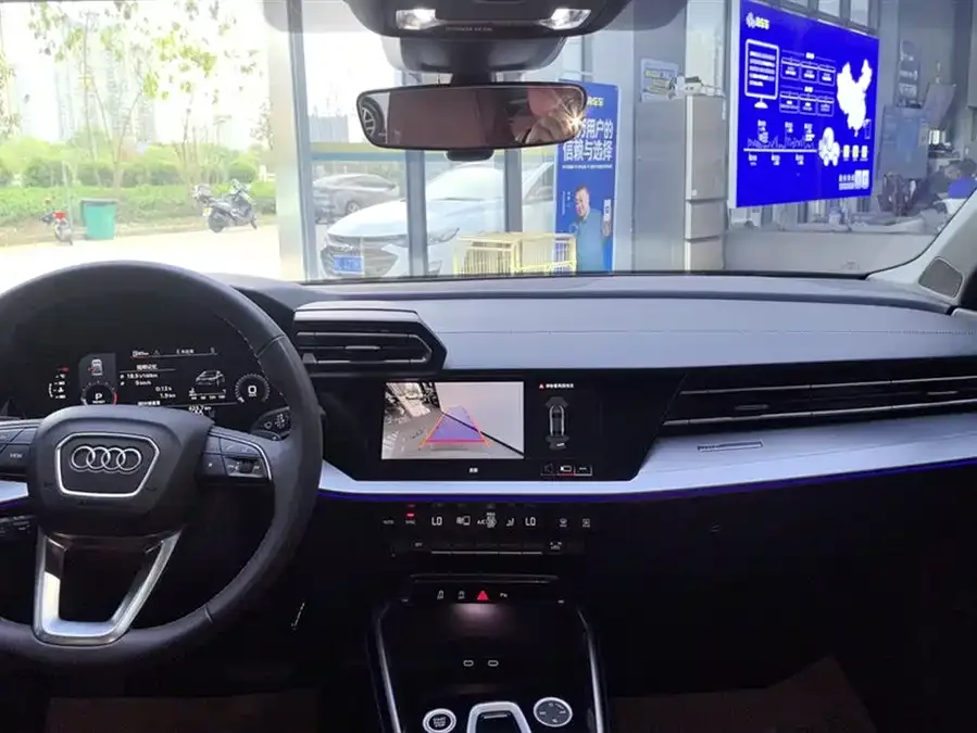 Audi A3 2025 A3L Limousine 35TFSI Flying Spur Premium Edition 2025 — миниатюра 4